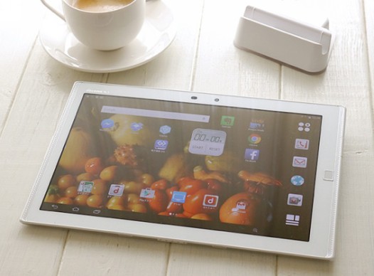 Fujitsu Arrows Tab F-03G. 10-дюймовый Android планшет в водонепроницаемом корпусе.