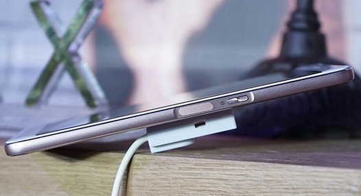 ZTE Blade V7 Max. 5.5-дюймовый смартфон среднего уровня со сканером отпечатков на торце корпуса