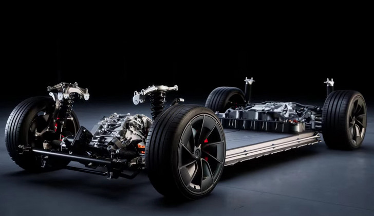 Tesla представила автомобиль Model 3 Performance