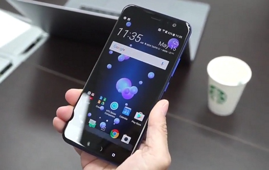 HTC U11 с сенсорными боковыми гранями корпуса засветился на видео. Смартфон не получит разъема для наушников.