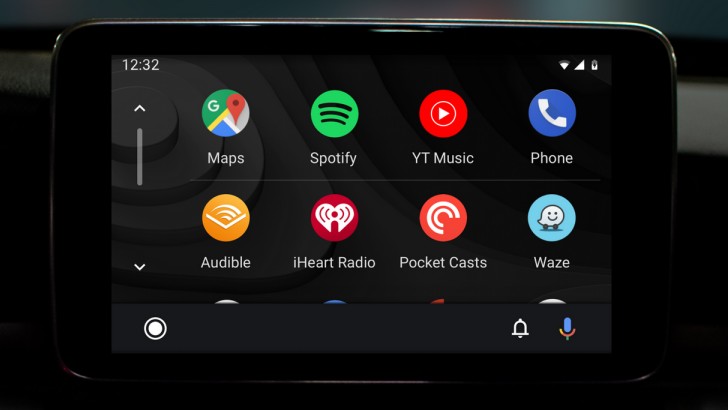 Android Auto получит новый интерфейс с упрощенными элементами управления и темной темой