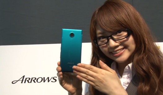 Fujitsu Arrows NX F-04G. Android cмартфон со сканером радужной оболочки глаза