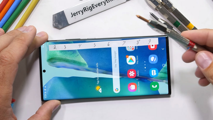 Galaxy Note20 Ultra в тестах JerryRigEverything на устойчивость к царапинам и жесткость конструкции показал себя достойно