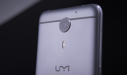 Umi Plus против iPhone 7. Пять достоинств китайского смартфона, которых нет у телефона Apple 