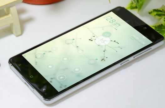VKWorld VK700X. Пятидюймовый смартфон с экраном HD разрешения, четырехъядерным процессором, цельнометаллическим корпусом и ценой $60 вскоре поступит на рынок