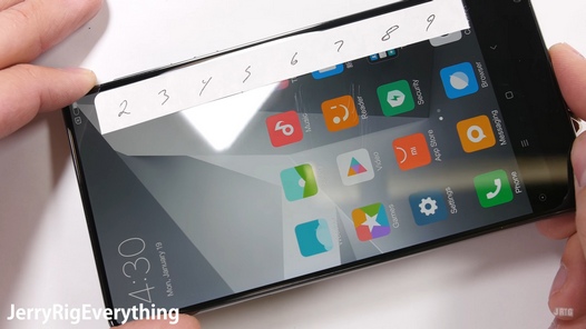 Xiaomi Mi Mix в тестах на устойчивость к царапинам и сгибанию показал отличные результаты
