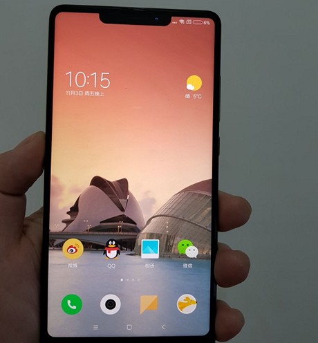 Xiaomi Mi Mix 2. Обновленная версия смартфона получит дисплей на всю переднюю панель с вырезом в верхней части как у iPhone X и Essential Phone?