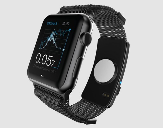 Браслет BACtrack со встроенным алкотестером представлен на выставке CES 2017 Браслет BACtrack со встроенным алкотестером представлен на выставке CES 2017