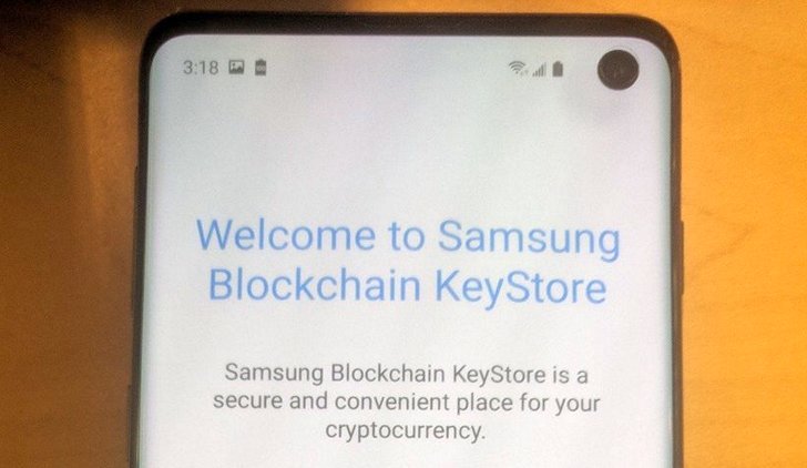 Пока неизвестно какие конкретно криптовалюты кроме Эфира будет поддерживать Blockchain KeyStore на Samsung Galaxy S10 в итоге, но на снимке мы явно видим что их должно быть несколько. 