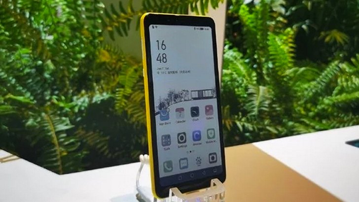 Первый в мире смартфон с цветным E Ink экраном представила на CES 2020 компания Hisense