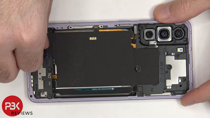 Samsung Galaxy S21 FE. Разборка смартфона показала, что он может похвастаться неплохой  ремонтопригодностью