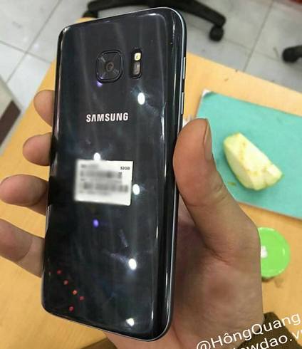 Samsung Galaxy S7. Будущий флагман засветился на первых живых фото. В тесте  AnTuTu новинка набирает 134704 балла