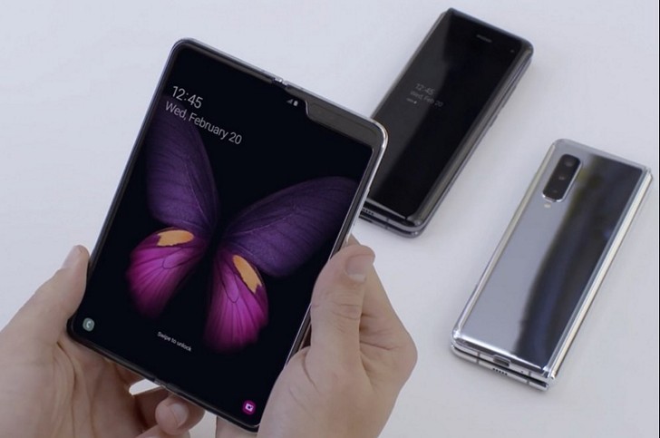 Samsung Galaxy Fold. Гибкий экран смартфона способен выдержать 200 000 открытий и закрытий