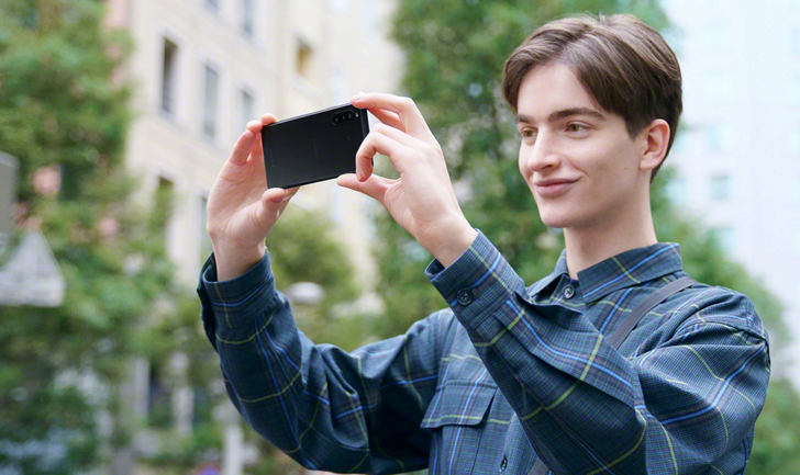Sony Xperia 10 II пришел на смену Xperia 10: широкоформатный дисплей, процессор Snapdragon 665 и тройная камера