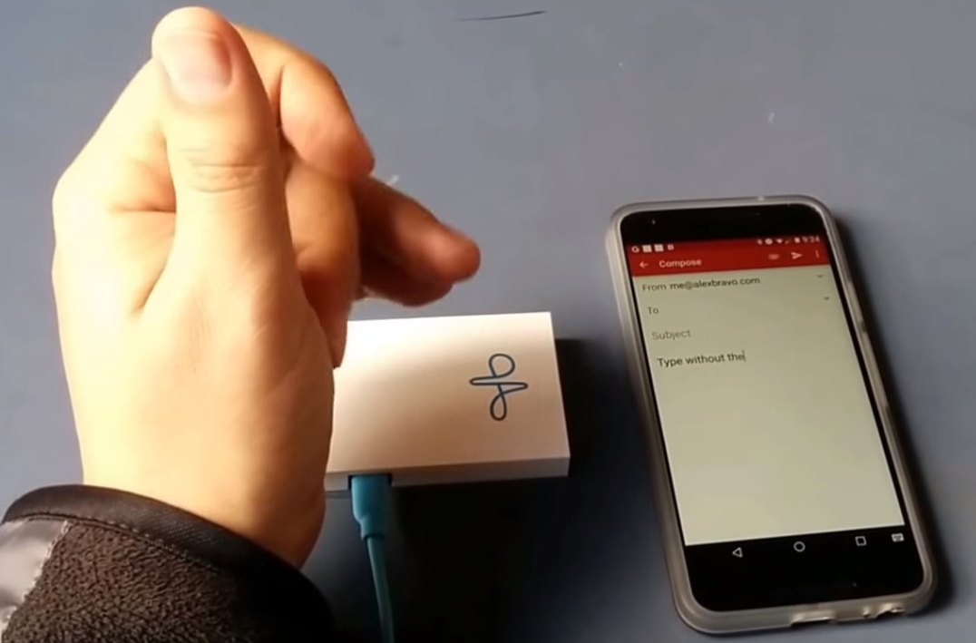 Мини радар Google Project Soli подключенный к смартфону или планшету позволяет управлять ими бесконтактными жестами и даже… набирать текст не касаясь экрана