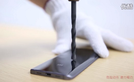 Xiaomi Mi 5 Pro в экстремальных тестах на устойчивость к механическим повреждениям