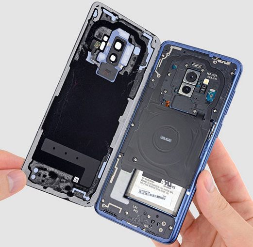 Инструкция по разборке Samsung Galaxy S 9+ появилась на сайте iFixit. Уровень ремонтопригодности смартфона: ниже среднего