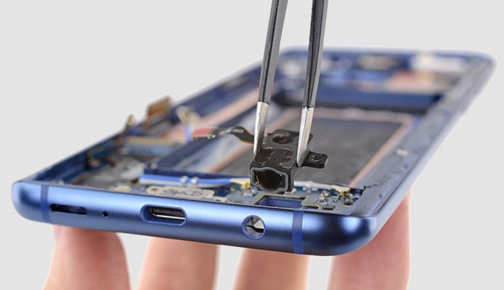 Инструкция по разборке Samsung Galaxy S 9+ появилась на сайте iFixit. Уровень ремонтопригодности смартфона: ниже среднего
