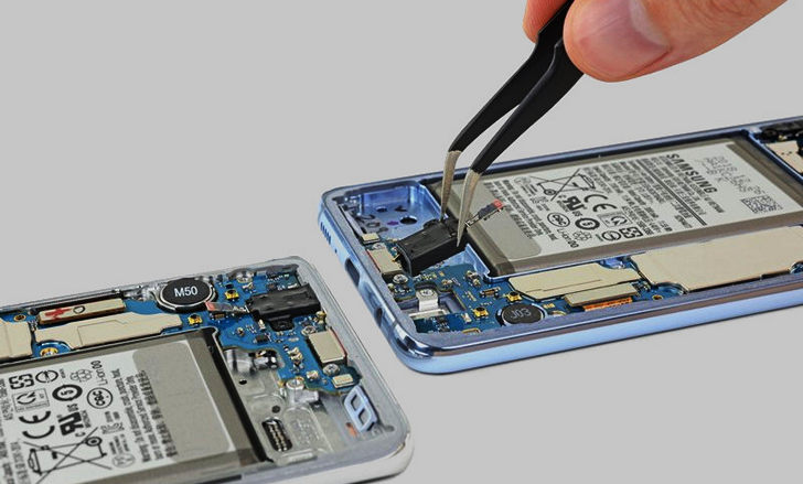 Samsung Galaxy S10 и S10e. Инструкции по разборке смартфонов появились на сайте iFixit. Обе новинки менее ремонтопригодны, чем смартфоны линейки Galaxy S9