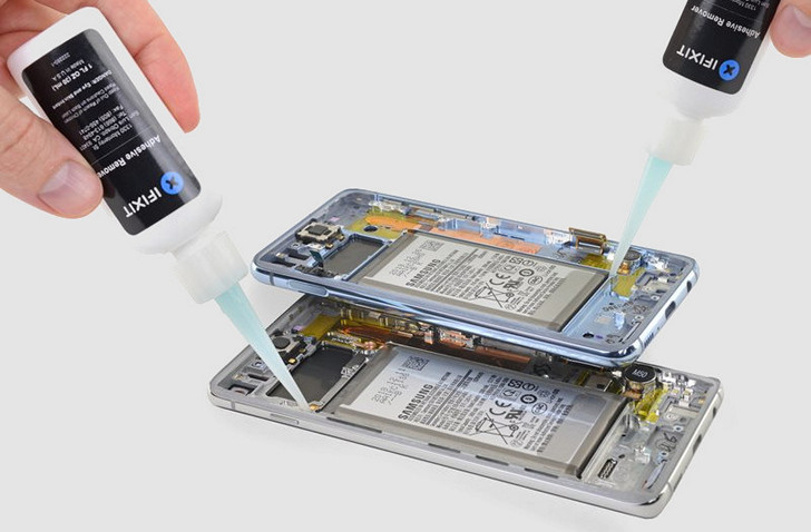 Samsung Galaxy S10 и S10e. Инструкции по разборке смартфонов появились на сайте iFixit. Обе новинки менее ремонтопригодны, чем смартфоны линейки Galaxy S9