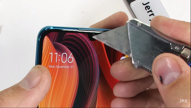 Xiaomi Mi Note 10 в тестах на устойчивость к царапинам и прочность конструкции показал себя отлично