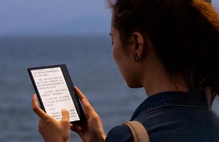 Palm Reading iReader Ocean3. Семидюймовый ридер электронных книг выпущен в Китае. Цена: 189 долларов