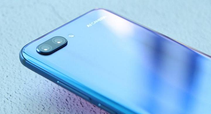 Honor 10 официально: дешевле Huawei P20, с не менее мощной начинкой