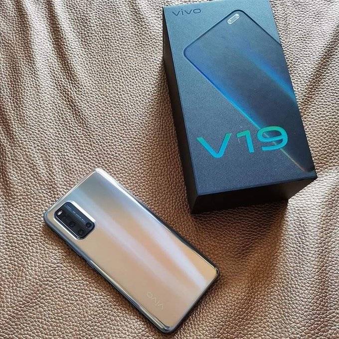 Vivo V19. Так будет выглядеть смартфон средней ценовой категории с двойной фронтальной и основной квадро-камерой