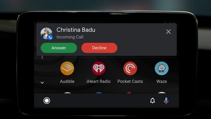 Android Auto получит новый интерфейс с упрощенными элементами управления и темной темой