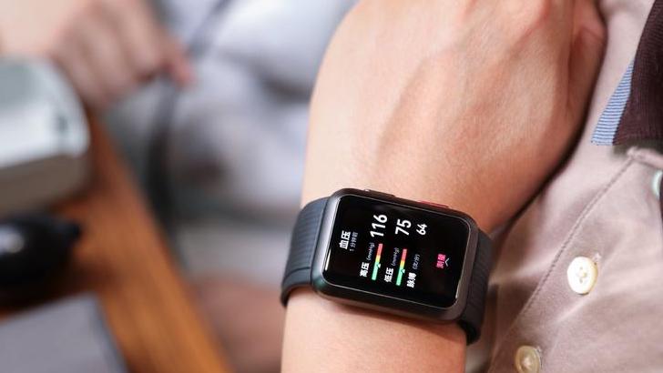 Готовящиеся к выпуску умные часы Huawei смогут измерять кровяное давление их владельца