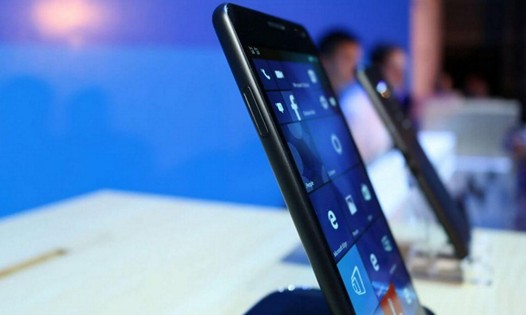 HP Elite x3. Windows 10 Mobile смартфон с двумя биометрическими сканерами на борту показан на Computex 2016