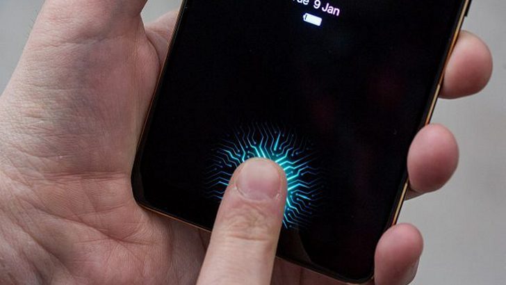 Обмануть подэкранный сканер отпечатков пальцев на вашем смартфоне может оказаться несложно (Видео)
