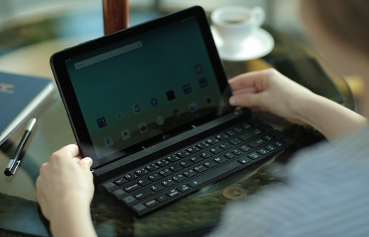 LG Rolly – компактная и складная Bluetooth клавиатура для планшетов и смартфонов