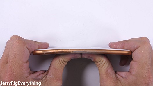 Nokia 3 в тестах на жесткость корпуса и устойчивость дисплея к царапинам повел себя весьма достойно (Видео) Nokia 3 в тестах на жесткость корпуса и устойчивость дисплея к царапинам повел себя весьма достойно (Видео)