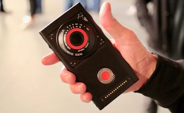 RED Hydrogen One. Модульный смартфон премиум-класса появится на рынке осенью