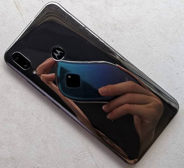 Motorola Moto E6 Plus. Утечка живых фото нового смартфона бюджетного класса