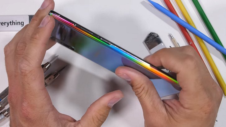 Samsung Galaxy Note 10+ 5G в тестах на устойчивость к царапинам и жесткость конструкции (Видео)