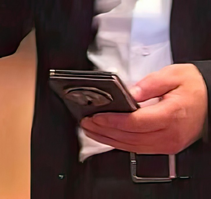 Складывающийся втрое смартфон Huawei снова засветился вживую