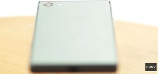 Xperia Z5 Compact был показан в рекламном видео Sony вместо Xperia Z5 Premium