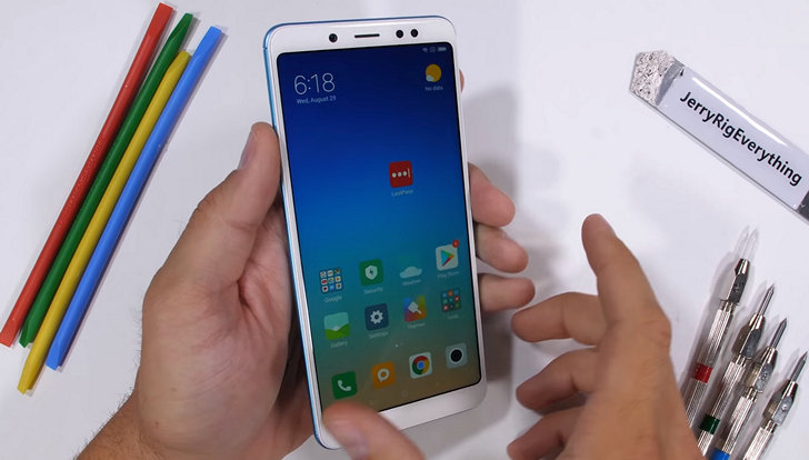 Xiaomi Redmi Note 5 в тестах на прочность и устойчивость к царапинам повел себя неплохо (Видео)