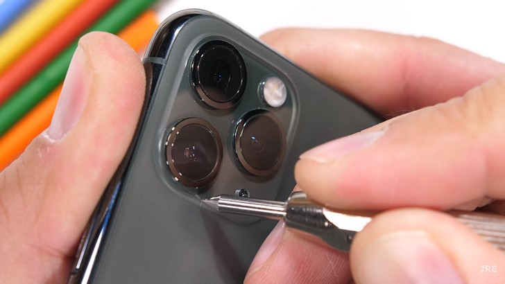 iPhone 11 Pro Max в тестах на жесткость конструкции и устойчивость к царапинам показал себя достойно