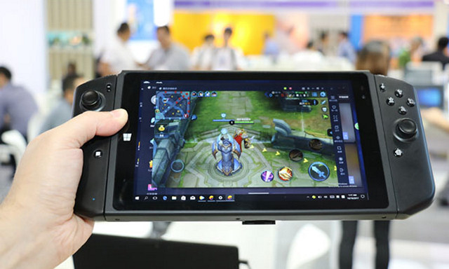 Vastking G800. Windows планшет со съемными игровыми контроллерами в стиле Nintendo Switch