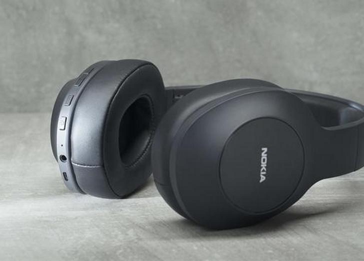 Nokia Essential Wireless Headphones. Полноразмерные беспроводные наушники со временем автономной работы до 40 часов