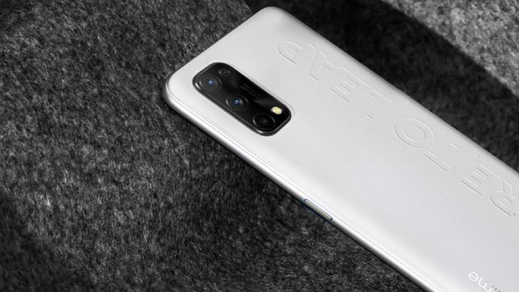 Realme Q2. Официальные изображения смартфона с кожаным покрытием задней панели и камерой с четырьмя объективами