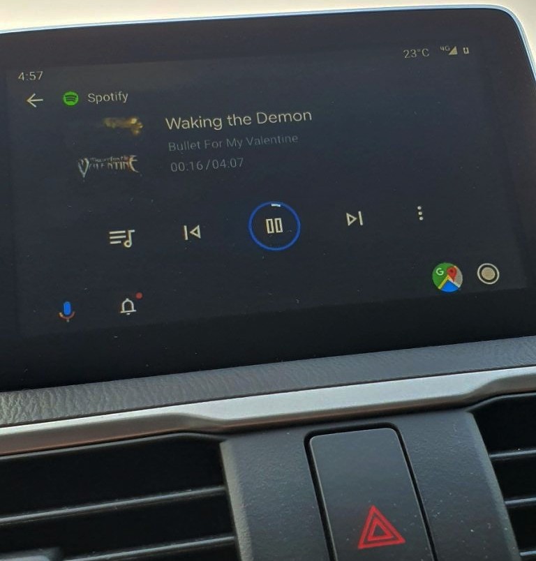 информация о погоде на экране Android Auto