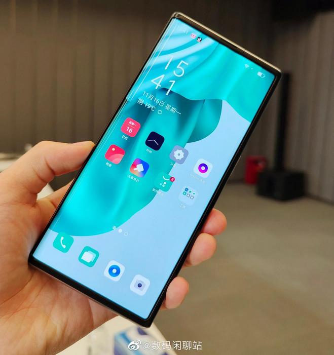 OPPO X 2021. Концептуальный раздвижной смартфон с растягивающимся от 6.7 до до 7.4 дюймов по диагонали гибким OLED дисплеем