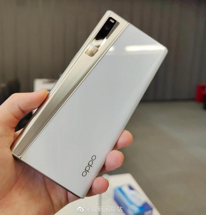 OPPO X 2021. Концептуальный раздвижной смартфон с растягивающимся от 6.7 до до 7.4 дюймов по диагонали гибким OLED дисплеем