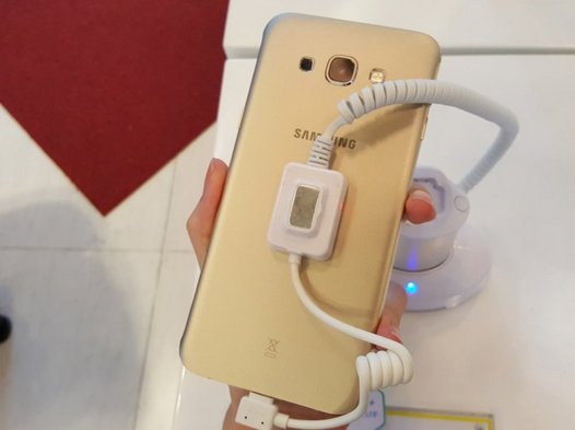 Samsung Galaxy A8 (2016). Живые фото смартфона появились в Сети