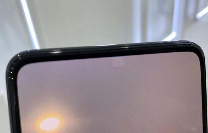 Oppo похвасталась смартфоном с экраном без вырезов и отверстий, под которым размещена селфи-камера
