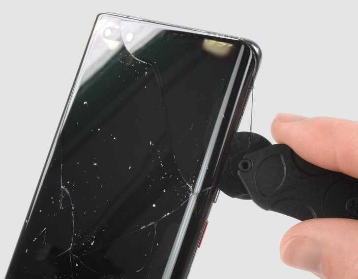 Huawei Mate 40 Pro. Разборка смартфона выявила, что он достаточно сложен в ремонте